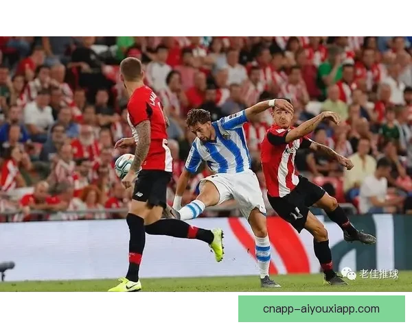 足球直播老佳深度解析赛事看点陪你畅享绿茵激情之夜精彩不断全程相伴